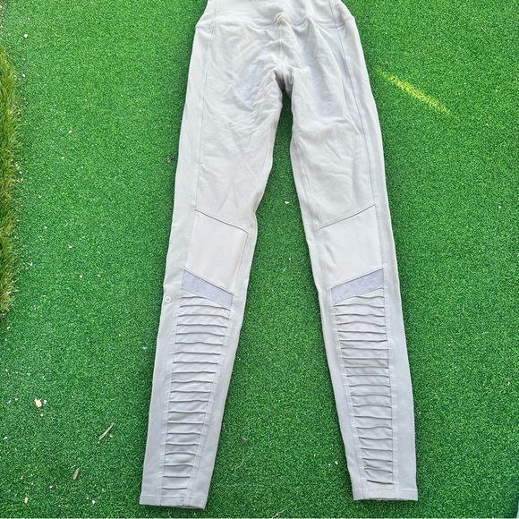 Alo sand / cream motto leggings high waisted - Picture 4 of 10